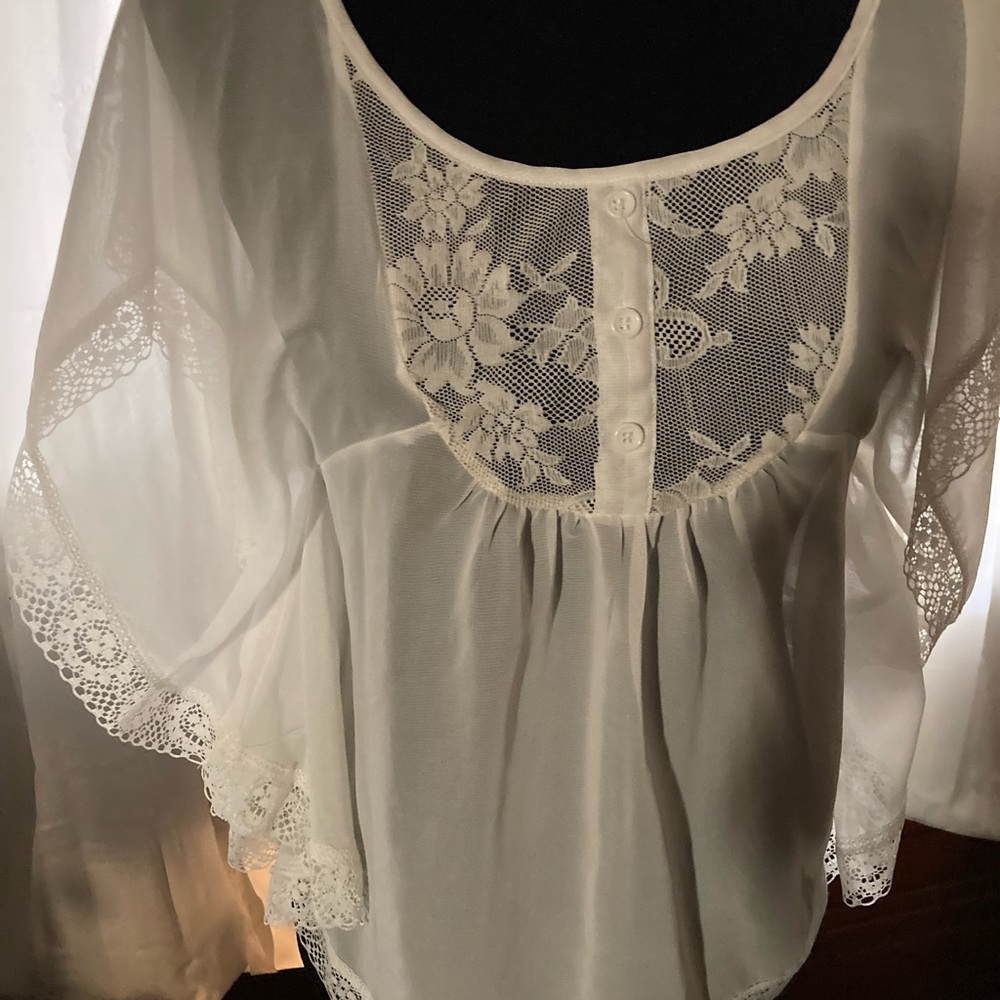 Extra small blouse great for summer days, Mimi Chica brand,xs size.